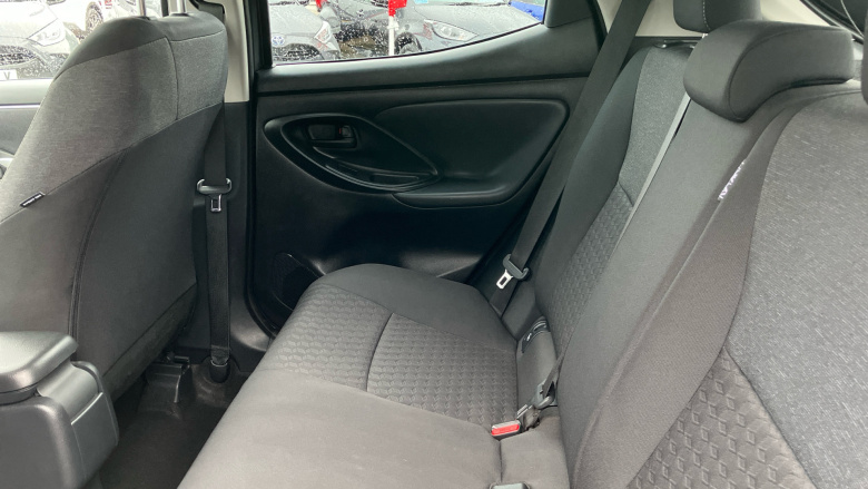 Toyota Yaris 1.5 Hybrid Design 5dr CVT Hybrid Hatchback